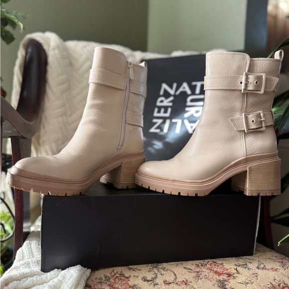 Naturalizer Women's Cream Heeled Boots. Worn just twice. Comes with original box - Picture 2 of 4